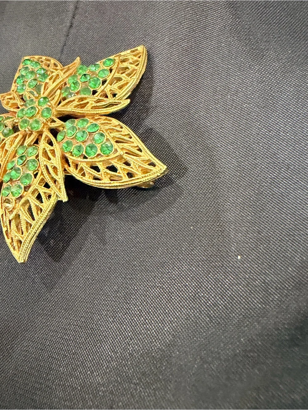 Vintage SIGNED COROCRAFT FLOWER GREEN Rhinestone BROOCH GOLDTONE